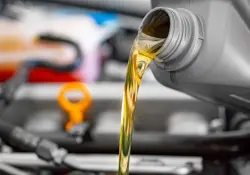 cuando se cambia el aceite del carro, auto.